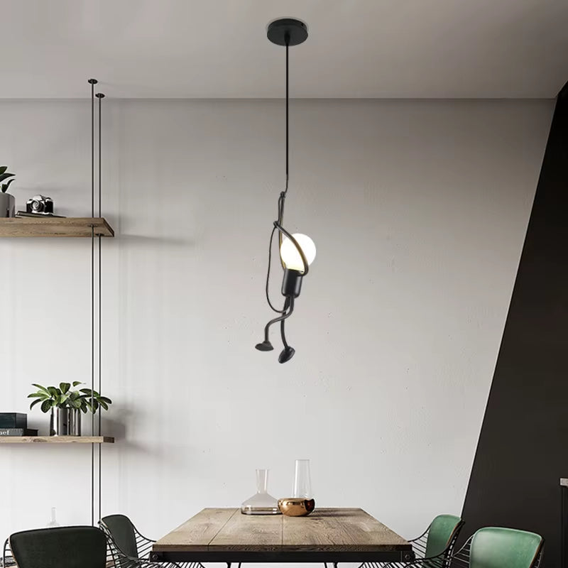 Suspension petit homme noir en métal – E27