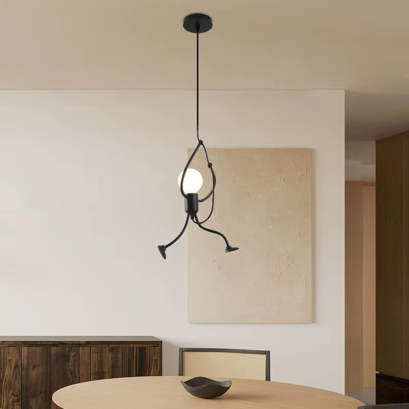 Suspension petit homme noir en métal – E27